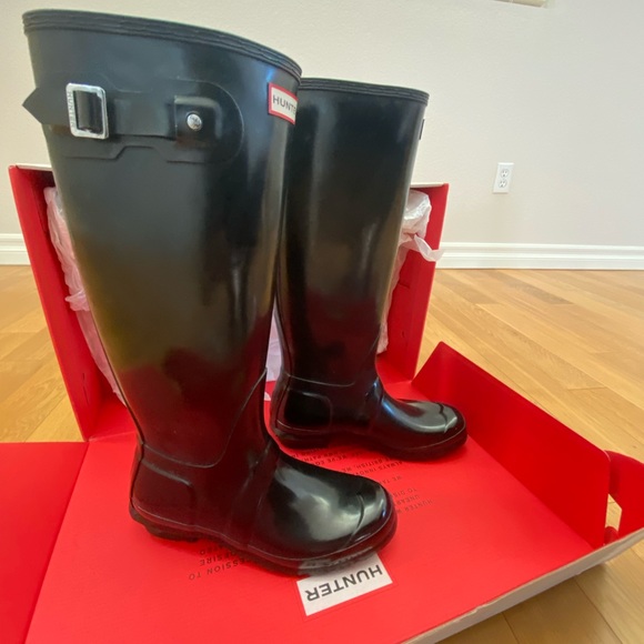 HUNTER tall black Rain boots. - Picture 5 of 13
